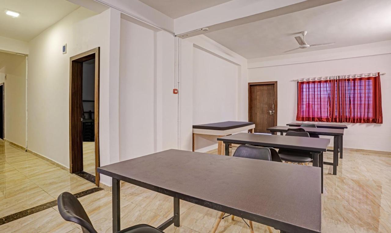 Itsy Hotels Flowers Park Nashik Exteriör bild